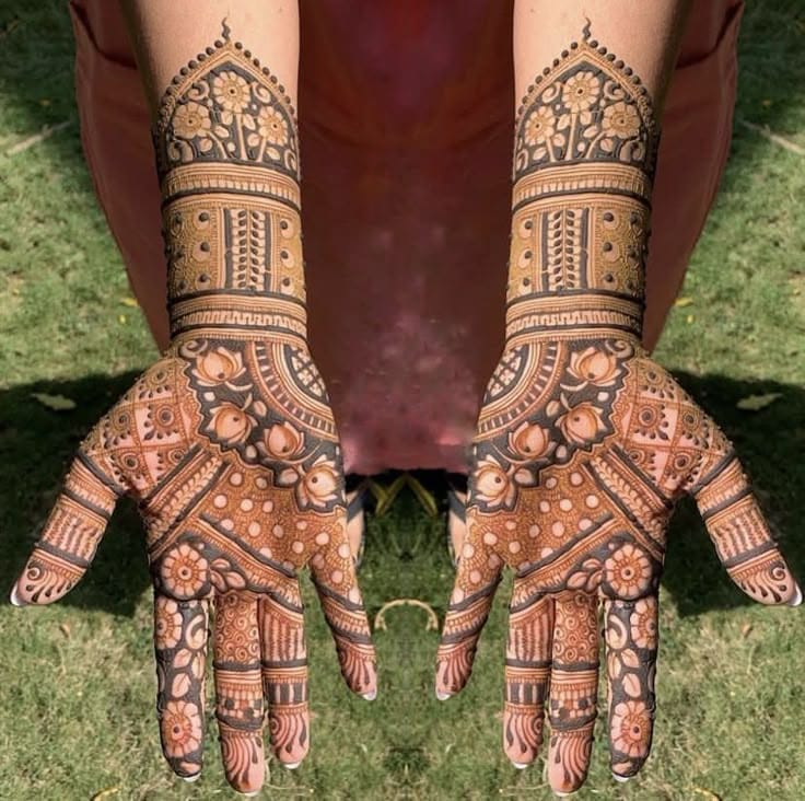 Bridal henna design by Chahat Mehendi Artist