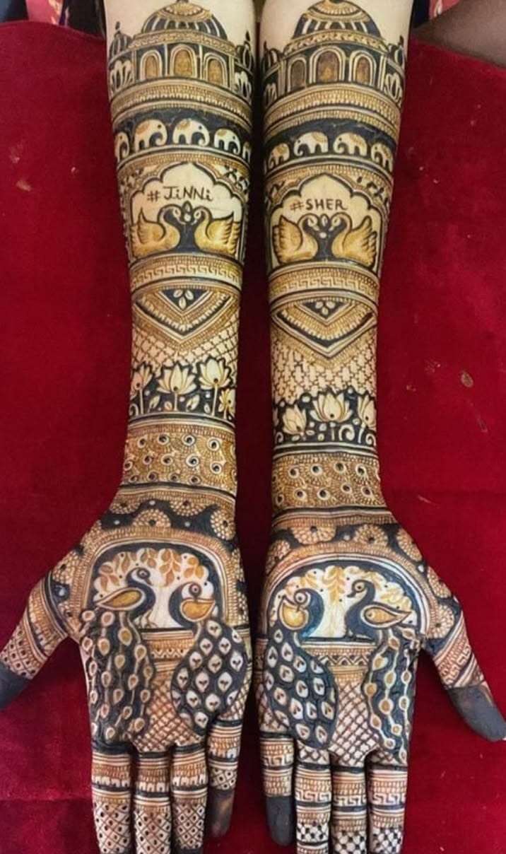 Beautiful henna details by Chahat Mehendi Artist